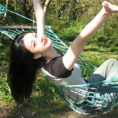 挥著翅膀的女孩
